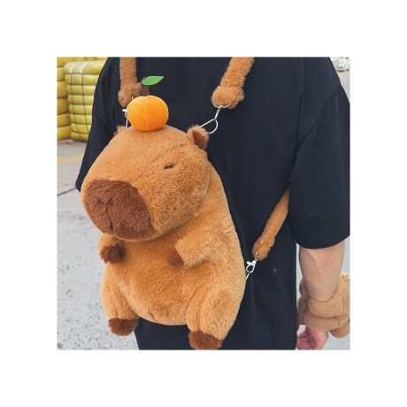 Mochila Peluche Capybara con Durazno 001