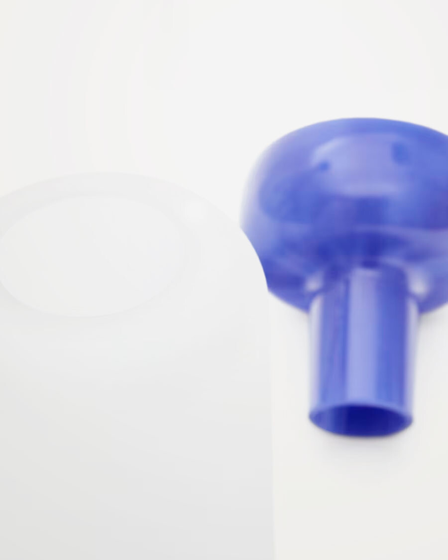 Jarrón Kelse de vidrio transparente y azul 30,5 cm Jarrón Kelse de vidrio transparente y azul 30,5 cm