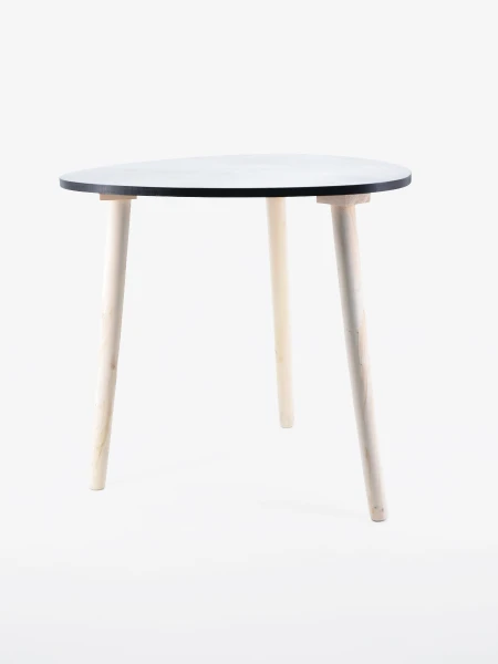 MESA TRIANGULAR NEGRO