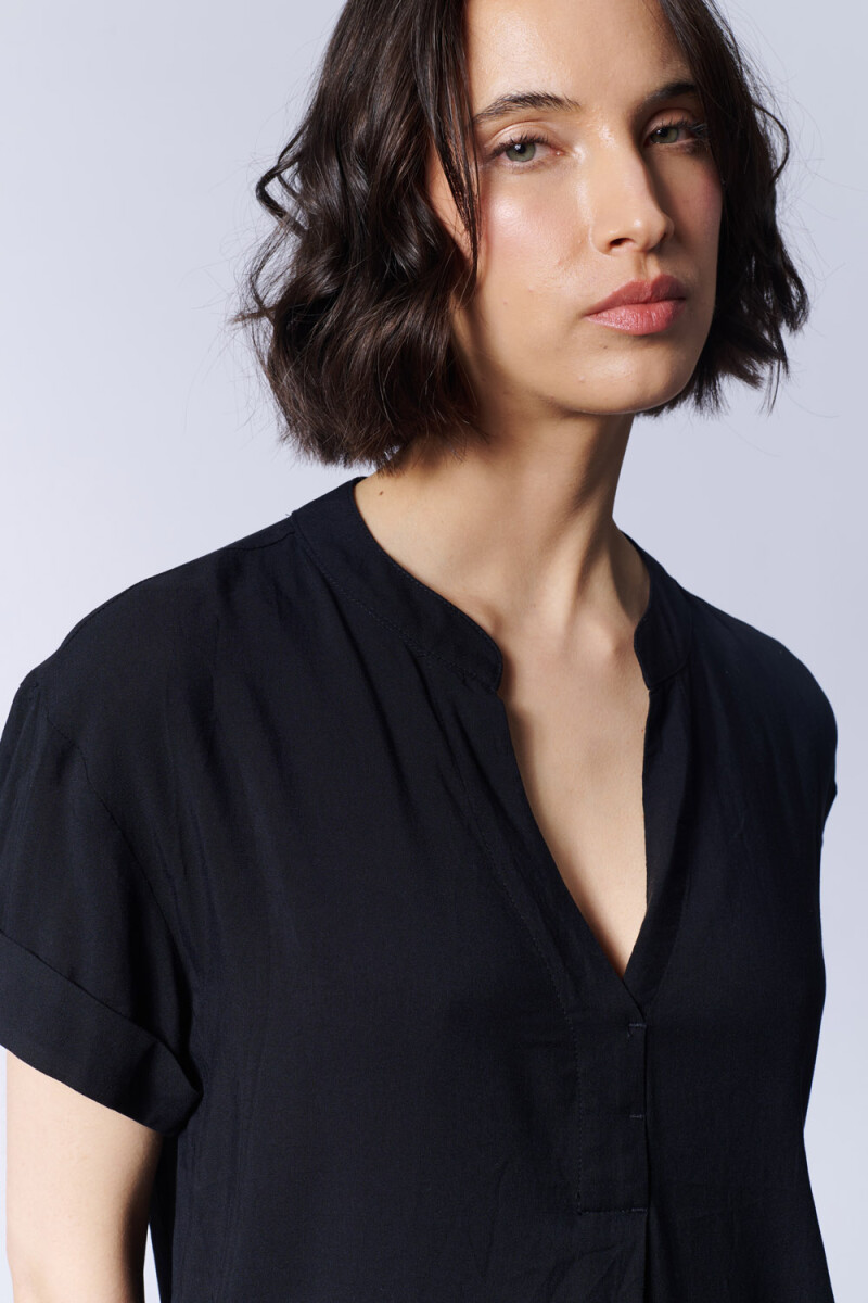 Vestido corto camisero Negro