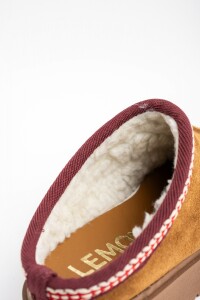 Zueco Gamuza Con Guarda Bordada Camel