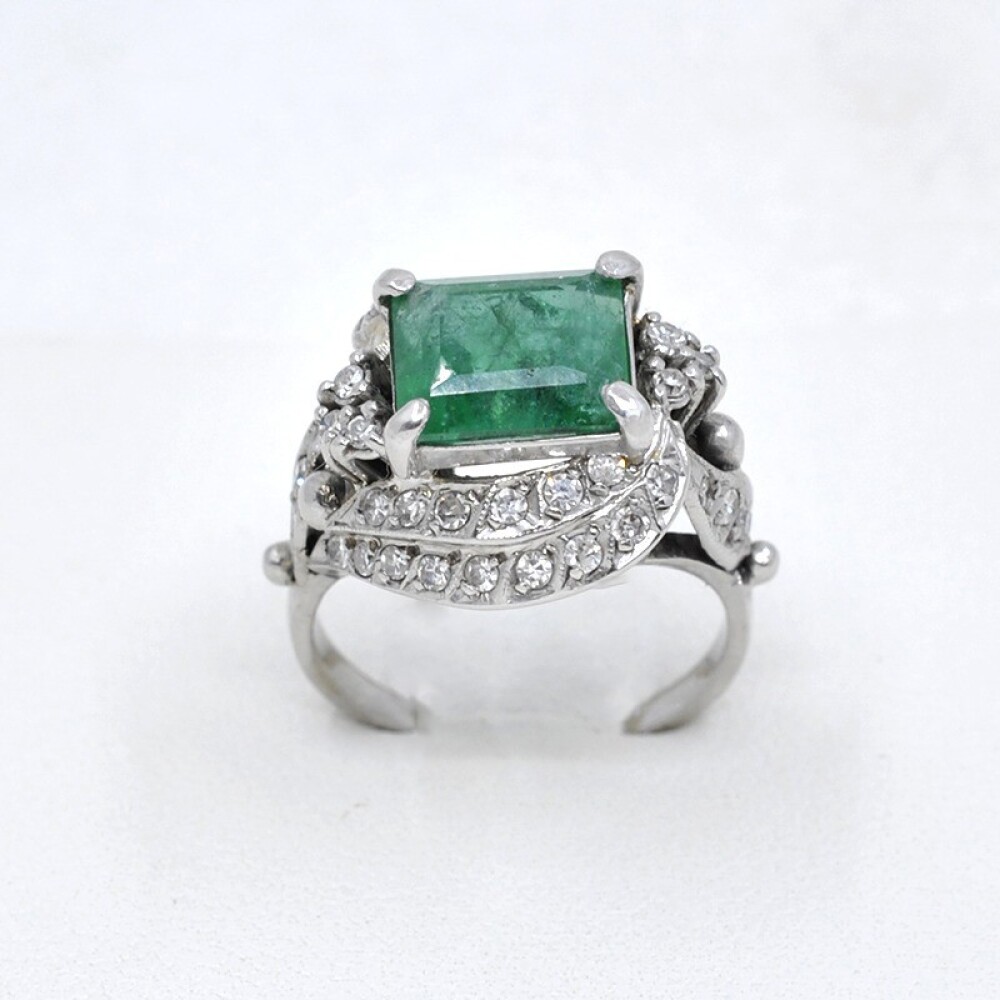 Anillo En Oro 18K, Esmeralda Y Brillantes Anillo En Oro 18K, Esmeralda Y Brillantes