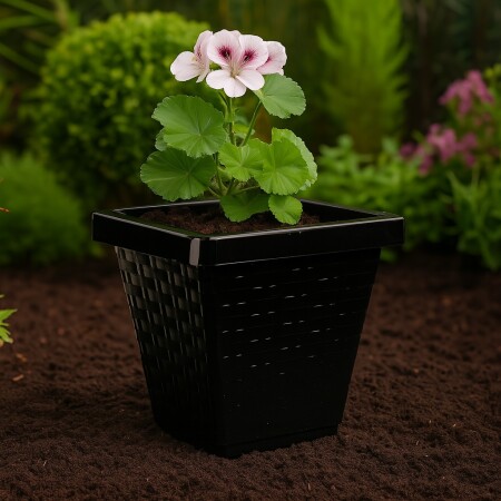 MACETA CUADRADA RATTAN NEGRO N30 14LTS 00870 NEGRO