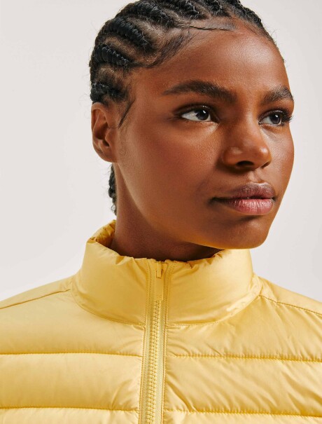 CAMPERA PUFFER CON BOLSILLOS AMARILLO