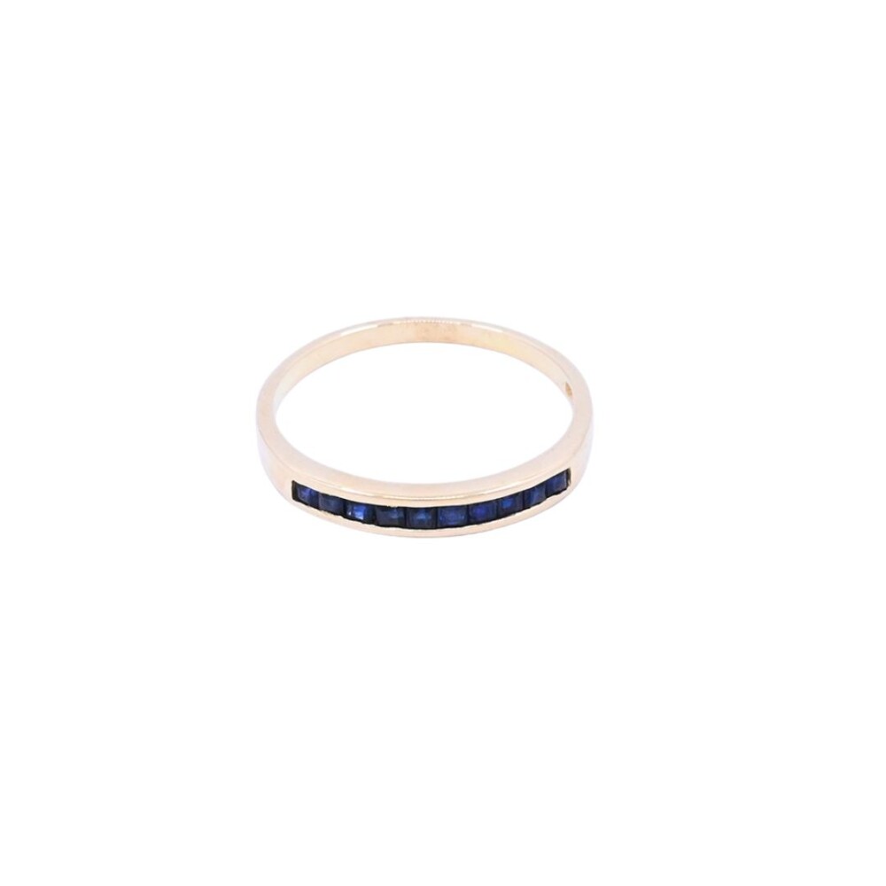 Anillo medio sin fin oro 18 k zafiros azules carré. Anillo medio sin fin oro 18 k zafiros azules carré.