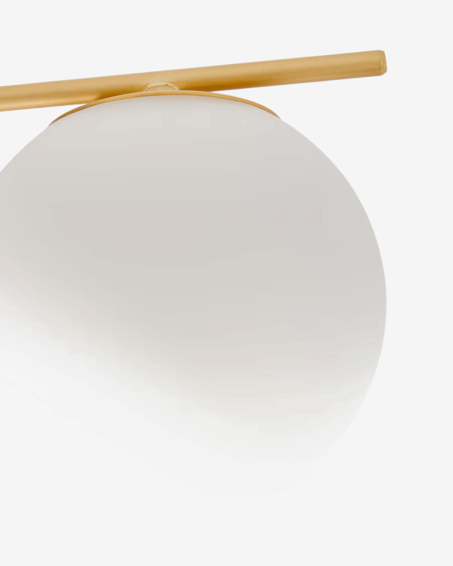 Lámpara de techo Brisia de metal con acabado latón cepillado y 4 bolas de cristal glaseado Ø15 cm Lámpara de techo Brisia de metal con acabado latón cepillado y 4 bolas de cristal glaseado Ø15 cm