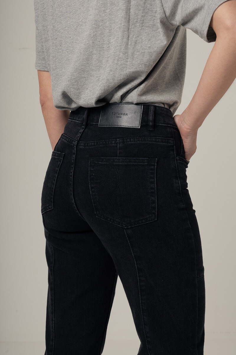 Linn Black
