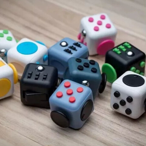 Spinner Cubo Colores Variados Spinner Cubo Colores Variados