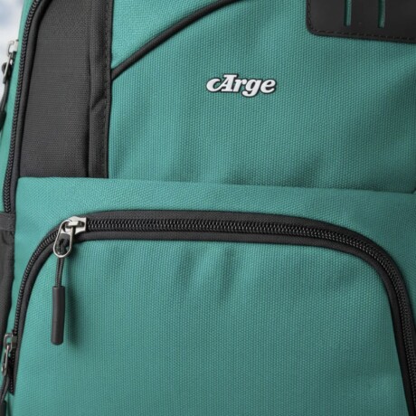 Mochila Urbana Arye 390 Durazno con Portanotebook Verde