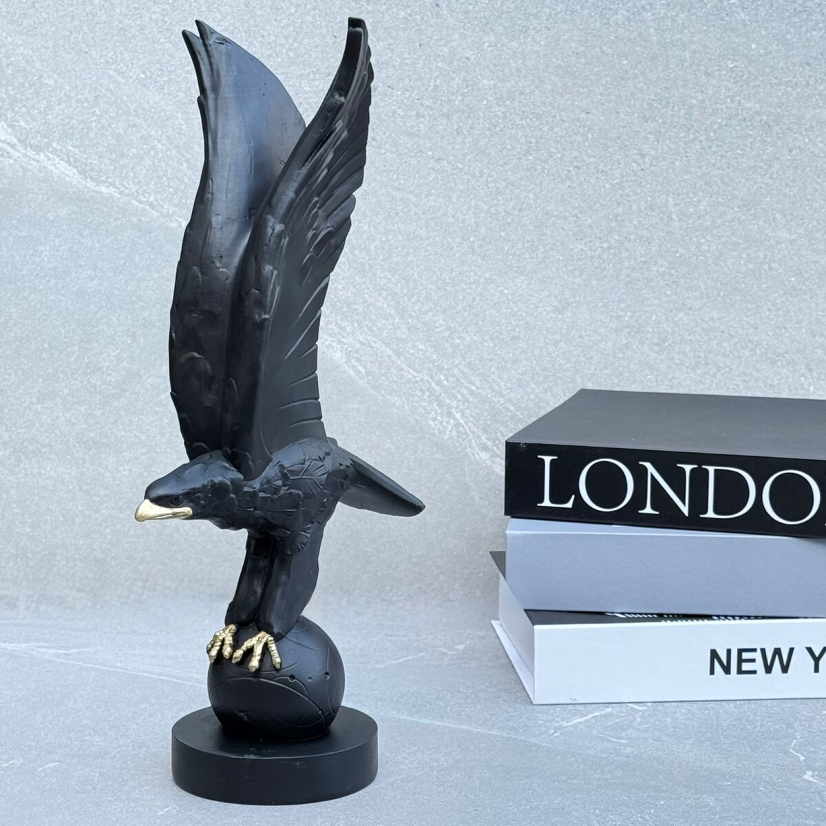 Aguila Decorativa En Resina 17.4cm x 12cm x 33.5cm 