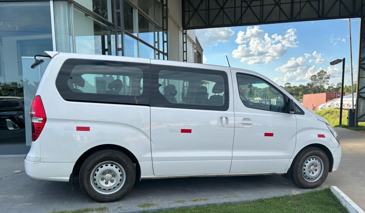 Hyundai H1 MiniBus 12 Plz GLS Diesel - 2014 Hyundai H1 MiniBus 12 Plz GLS Diesel - 2014
