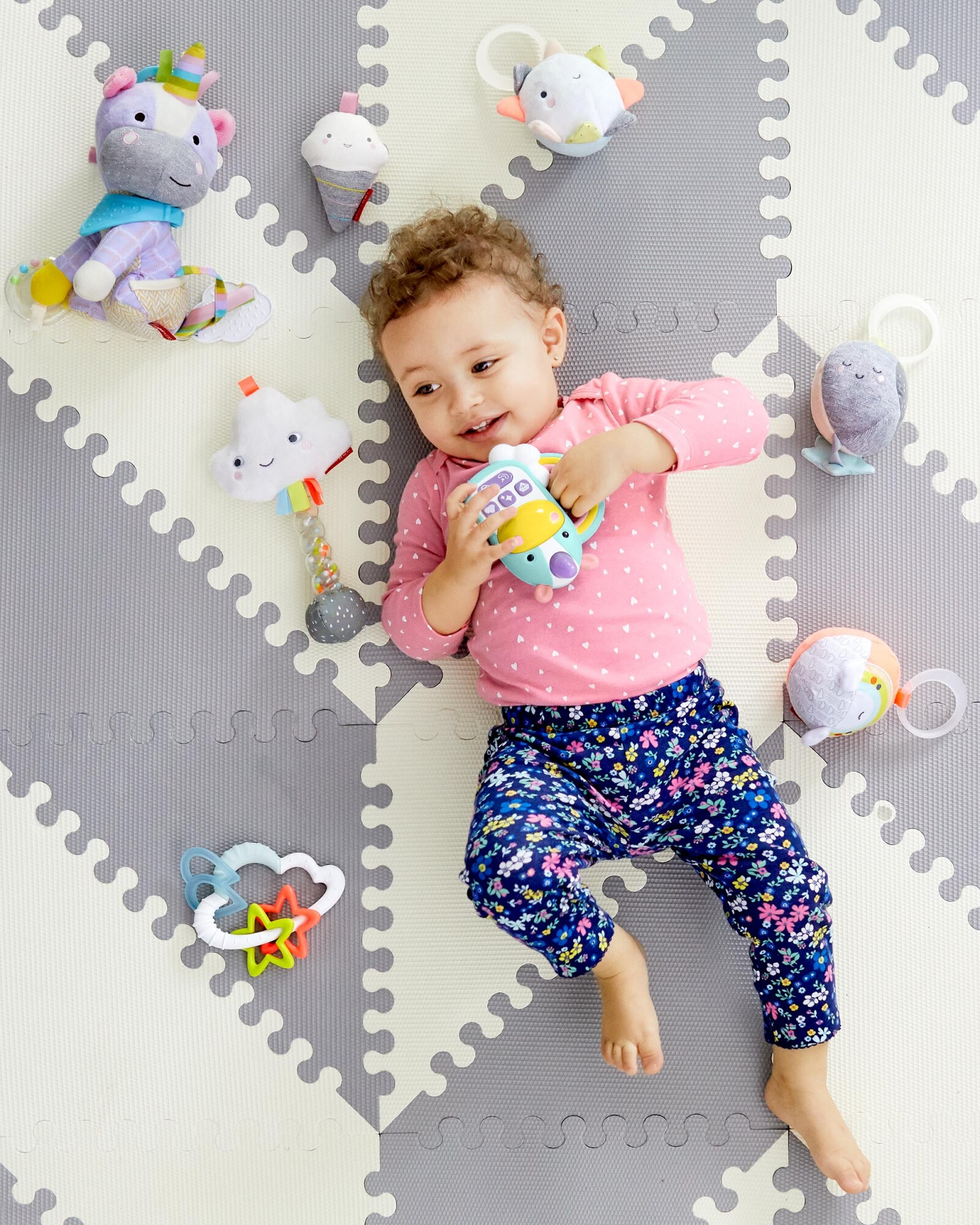 Peluche colgante multisensorial, diseño unicornio Peluche colgante multisensorial, diseño unicornio