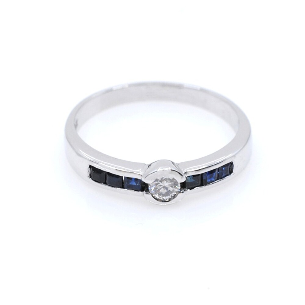 Anillo en oro 18k blanco , brillante y zafiros. Anillo en oro 18k blanco , brillante y zafiros.