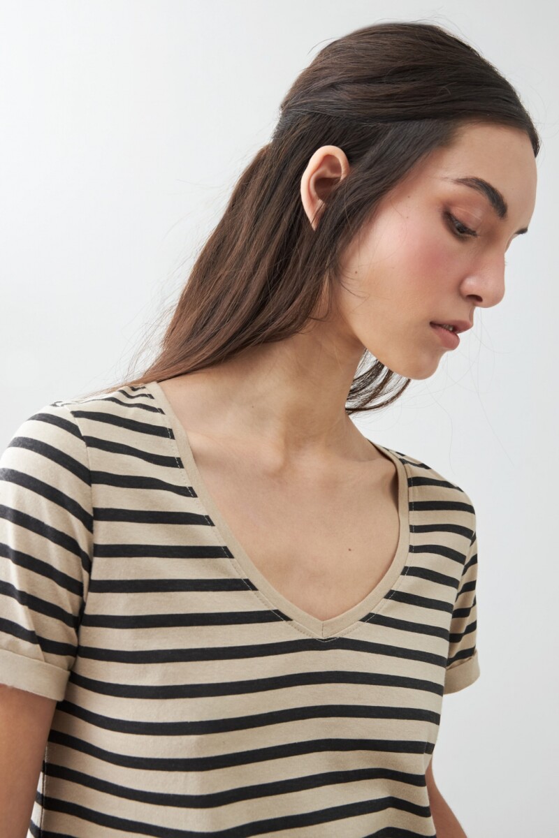 Remera rayada escote en V tostado