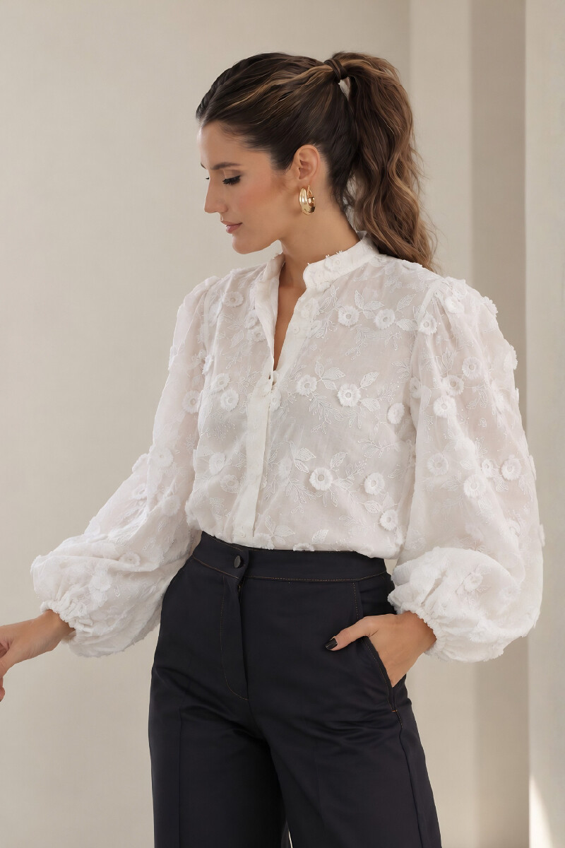 CAMISA C081B/23 CUELLO MAO MANGAS LARGAS ABULLONADA CON GOMA EN PUÑO Blanco