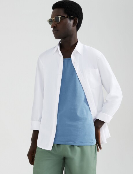 MUSCULOSA BÁSICA MASCULINA MODELO SLIM CELESTE