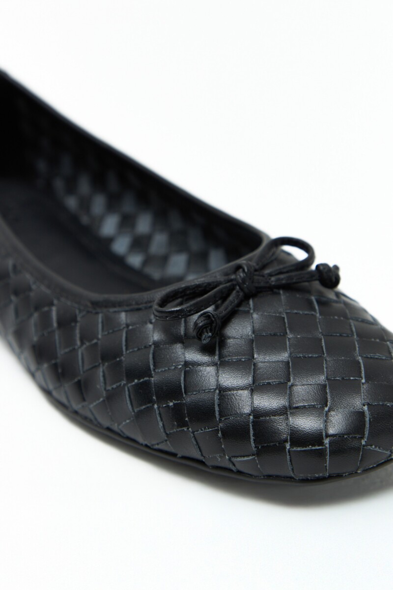 Ballerina Cassia de cuero texturada negro