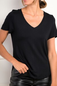 Remera En V Negro