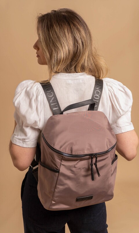 MOCHILA VIOLETA NUEZ