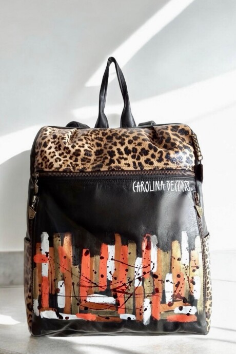 Mochila Oriana Negra Con Print Y Arte Ciudades. Mochila Oriana Negra Con Print Y Arte Ciudades.