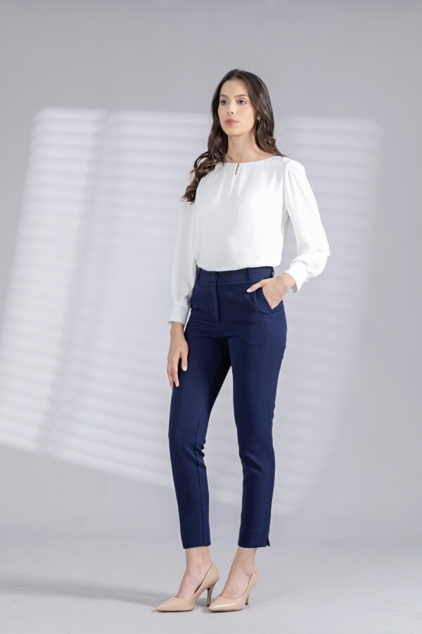 Pantalón Slim. NATURAL