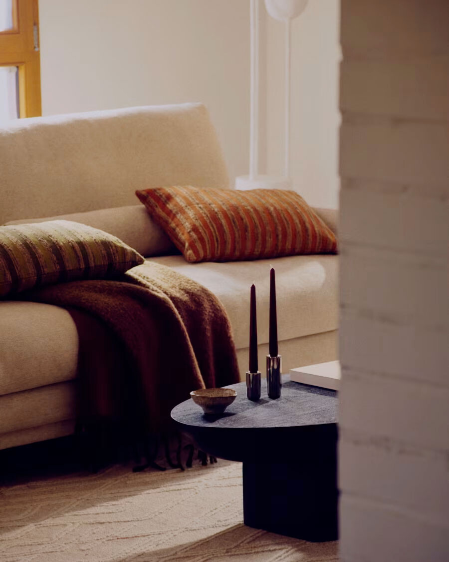 Mesa de centro Ovak de madera maciza de acacia con acabado negro FSC 100% 140 x 70 cm Mesa de centro Ovak de madera maciza de acacia con acabado negro FSC 100% 140 x 70 cm