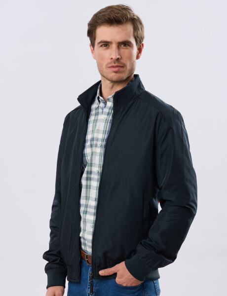 CAMPERA LIVIANA DE NYLON Azul