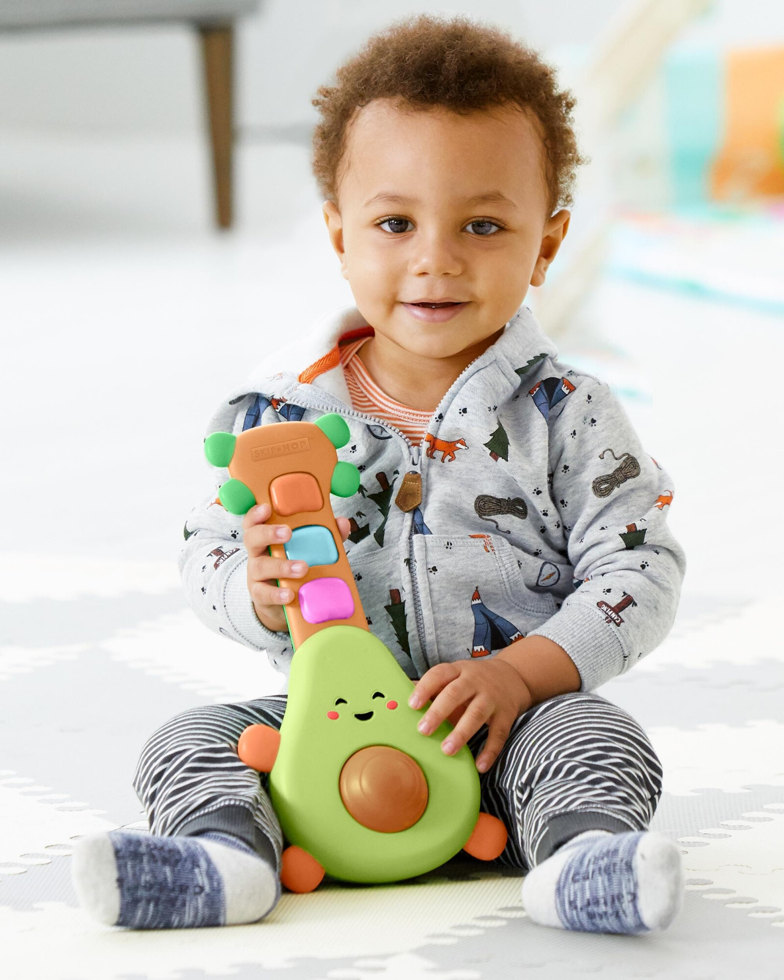 Guitarra infantil, diseño palta Guitarra infantil, diseño palta