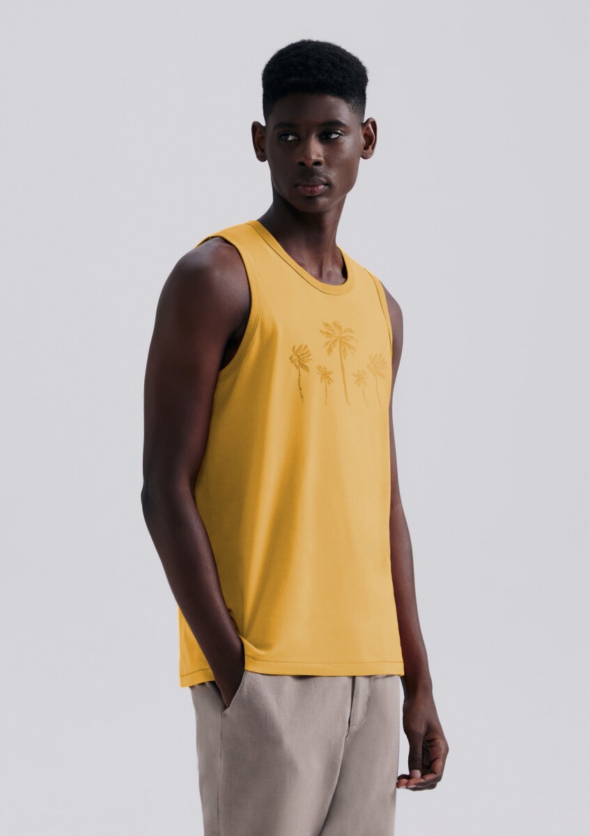 MUSCULOSA BÁSICA CON ESTAMPA - AMARILLO 