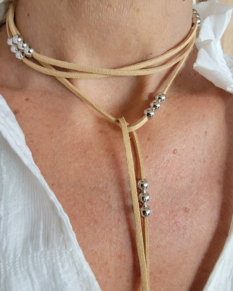 Collar Corbatín - Biege - Plata 