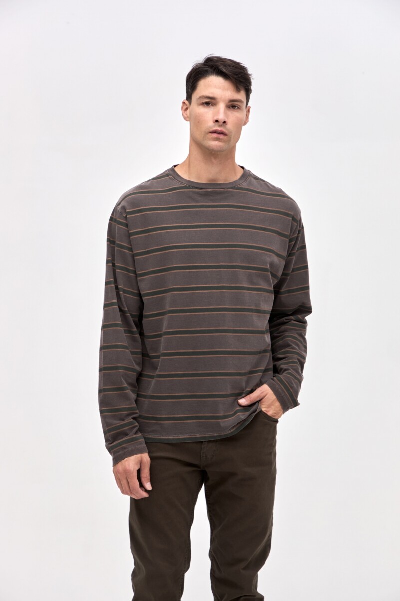 Remera Saint - Marrón 