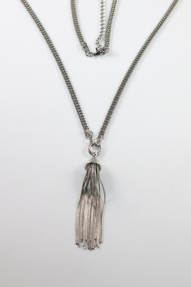 Collar de acero con dije plateado