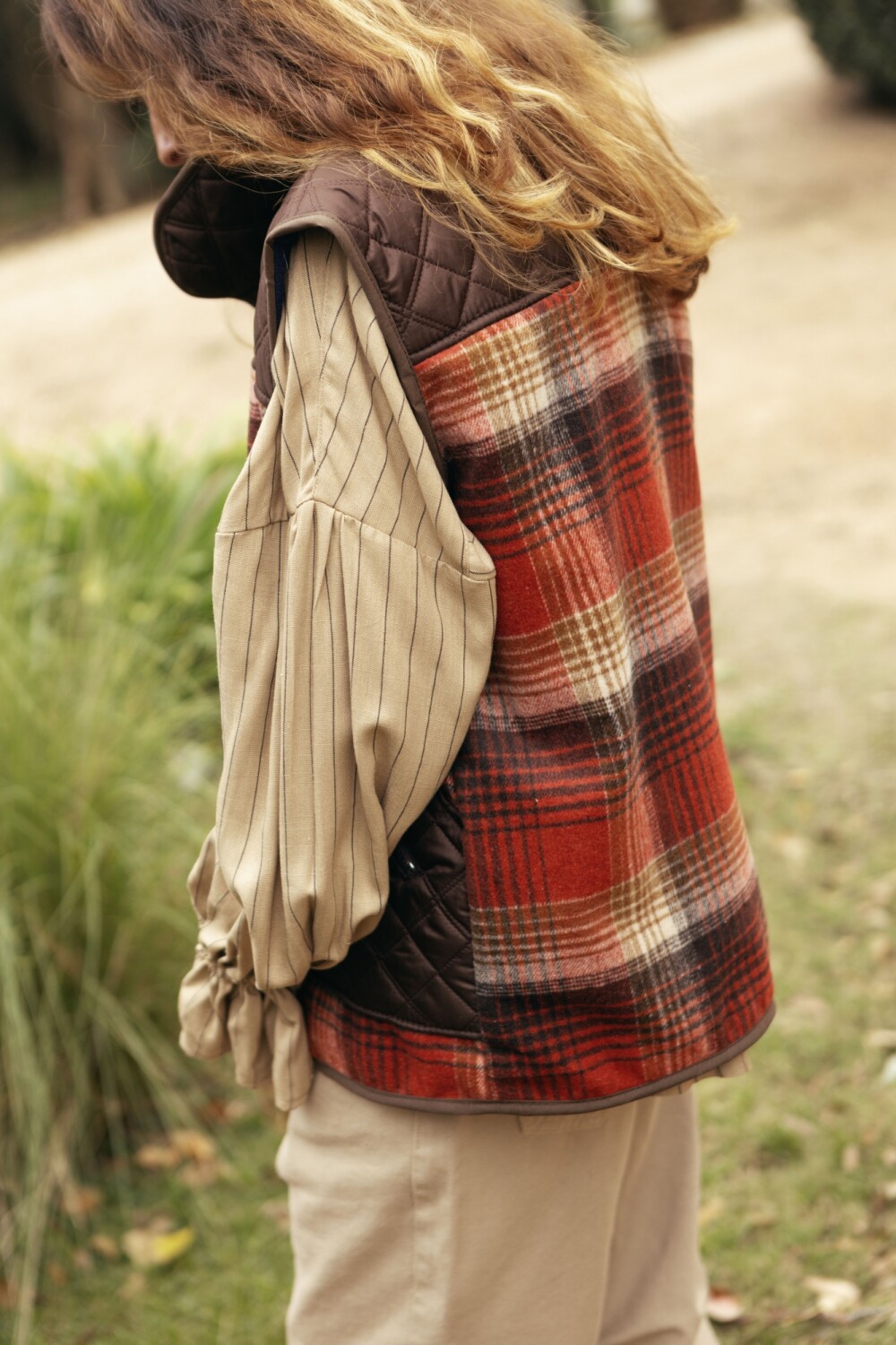 Saddle Vest Rojo / Chocolate