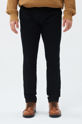 Pantalón Khaki Skinny Hombre True Black