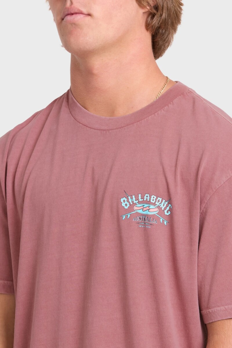 REMERA HERITAGE ARCH WW PREMIUM SS K-rojo