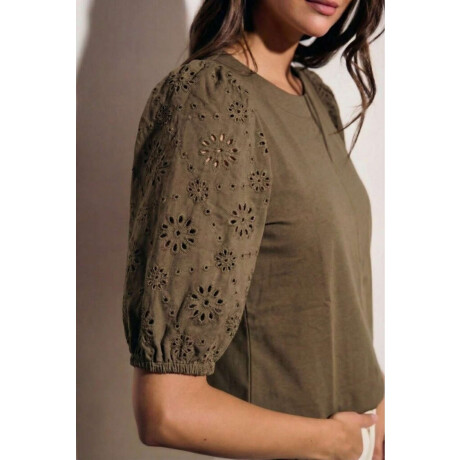 Remera Manga Broderie Oliva