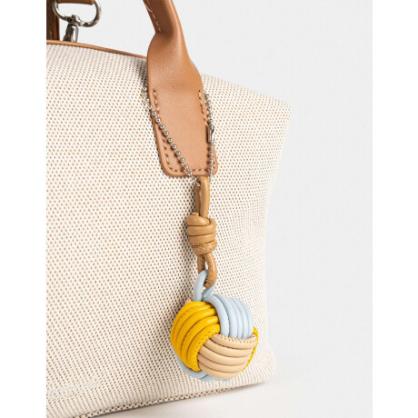 Cartera Bowling Con Charm Blanco Crudo