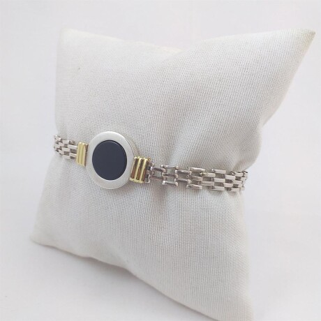 Pulsera de plata 925 con detalles en double en oro 18Ktes. y ónix central. Pulsera de plata 925 con detalles en double en oro 18Ktes. y ónix central.
