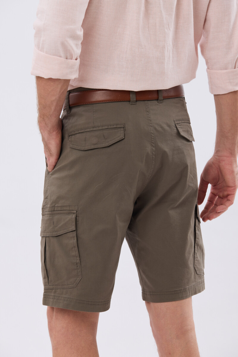 BERMUDA CARGO CON ELASTANO - Verde 
