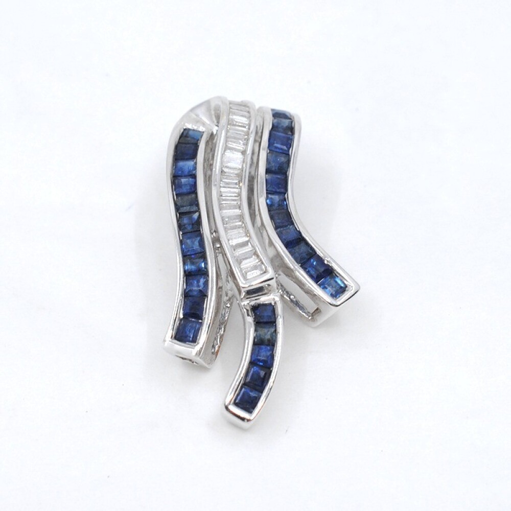 Colgante En Oro Blanco 18K, Zafiros Y Brillantes Colgante En Oro Blanco 18K, Zafiros Y Brillantes