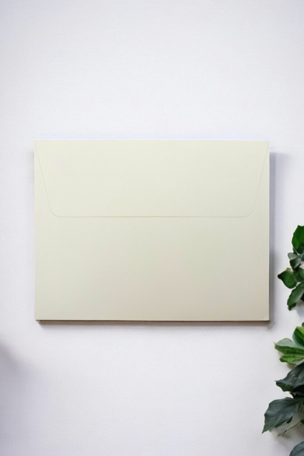 Sobre color 120 grs 14x18 cm. - CREMA — PaperPack