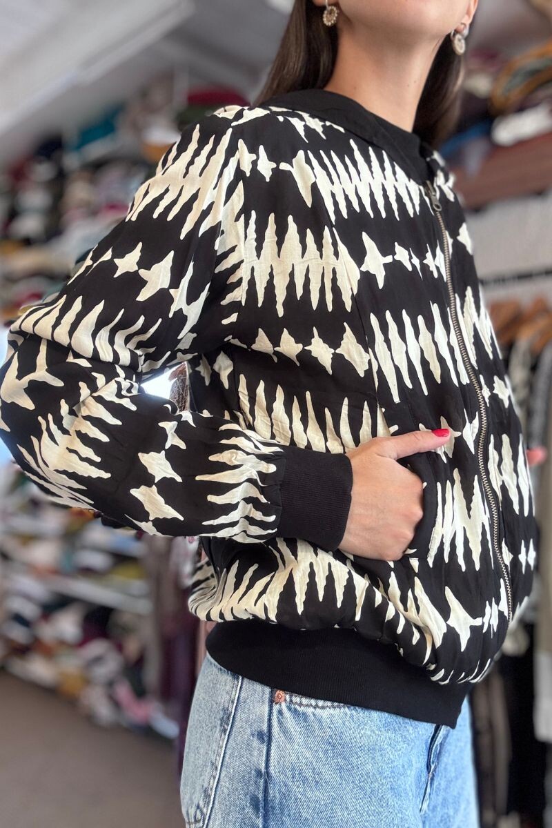 Campera capucha rayón - Negra y blanca 