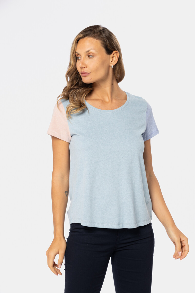 REMERA BLOQUE DE COLOR - Celeste 