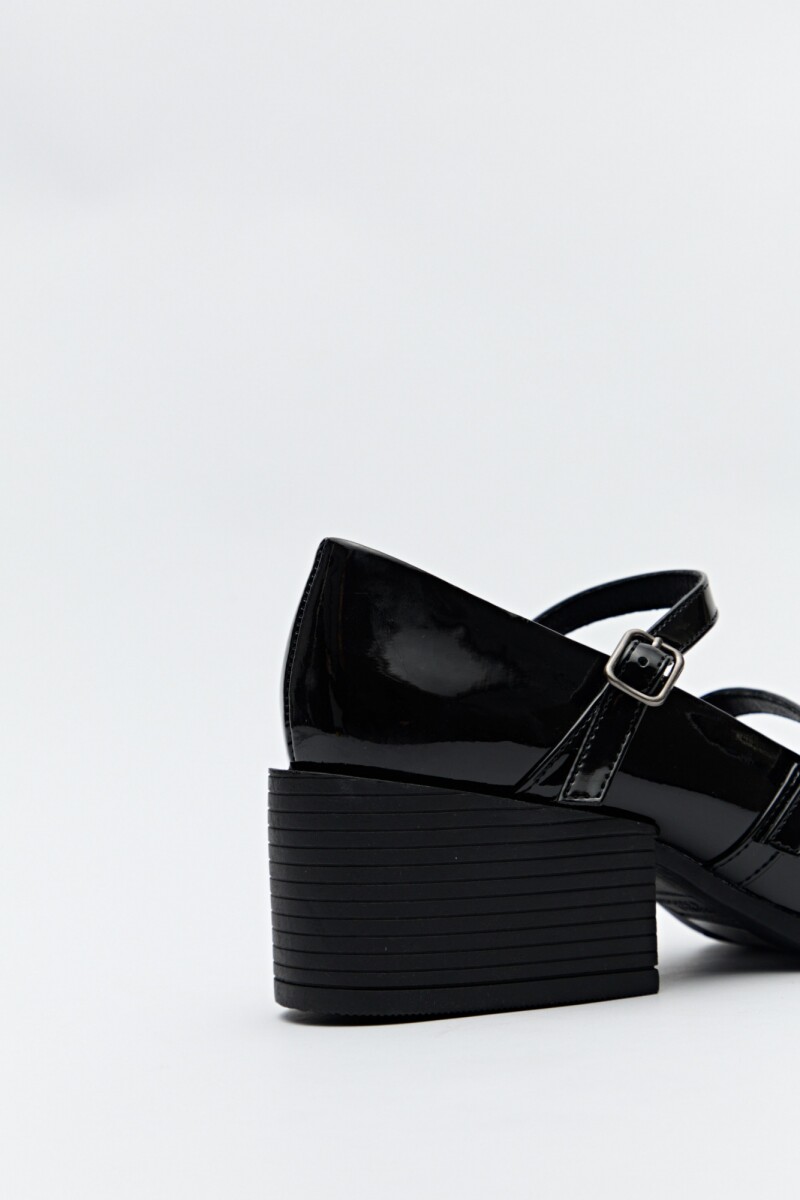 ZUECO NUVUS Charol Negro
