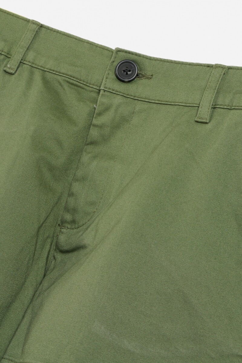 Short con bolsillos VERDE OLIVA