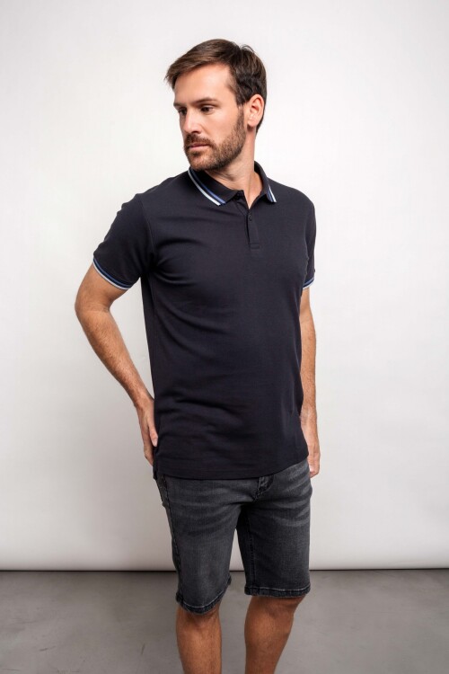 Remera Adrian Negro