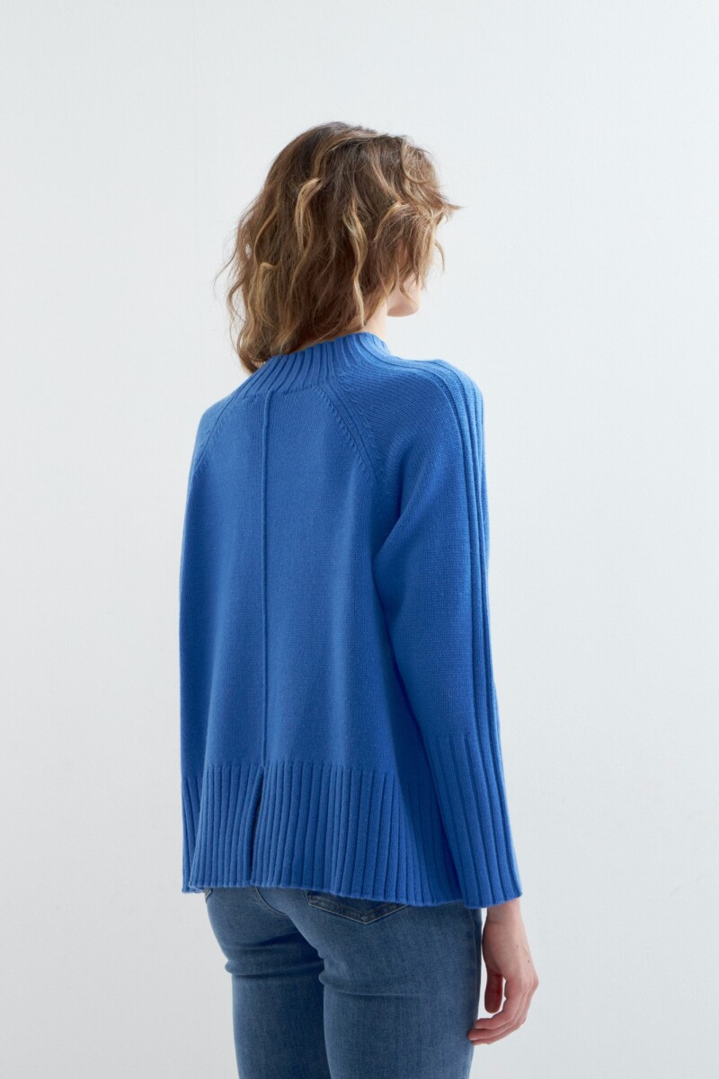 Sweater con tajo azul francia