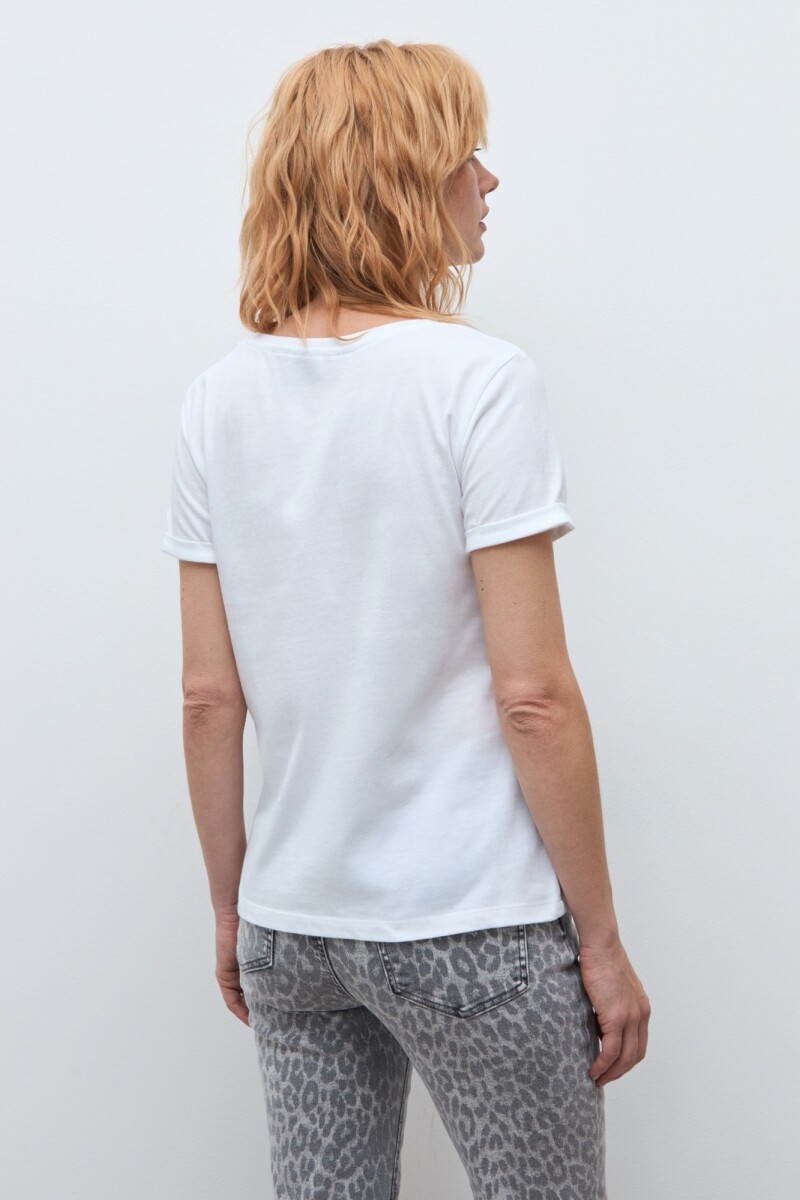 Remera escote a la base blanco