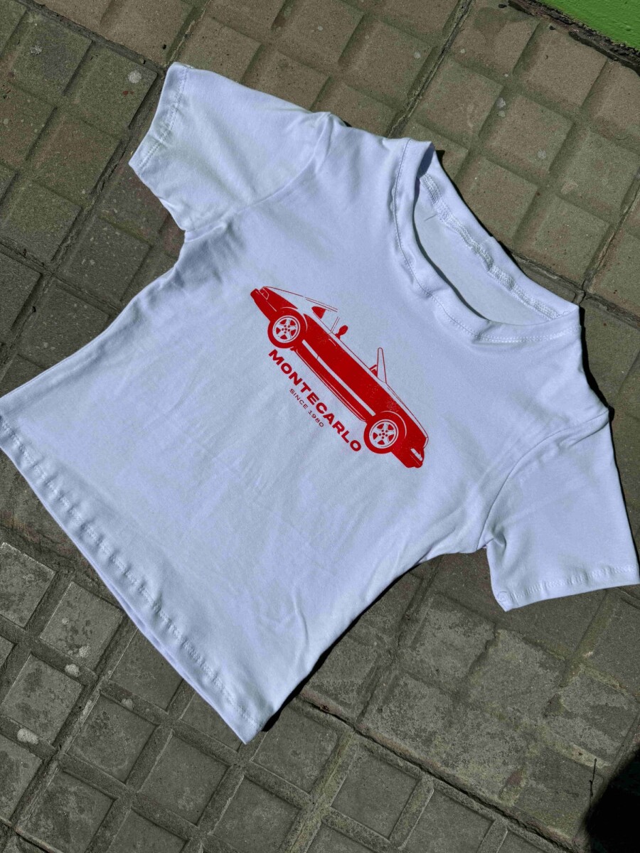 Remera con diseño estampada 