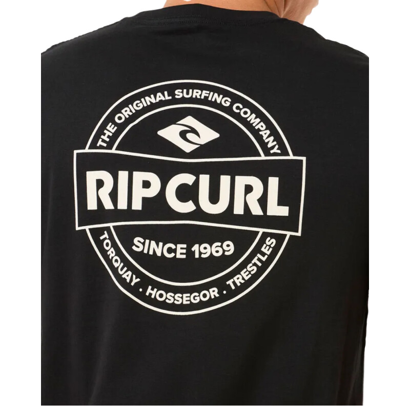 Remera Rip Curl Staple Tee - Negro Remera Rip Curl Staple Tee - Negro